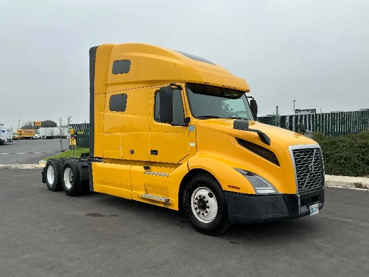 2022 Volvo VNL 760 in Stockton, CA