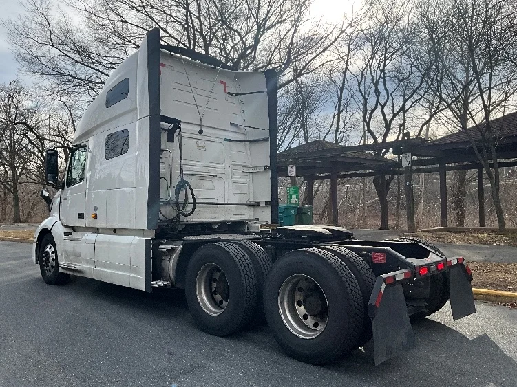 2022 Volvo VNL 760 - image 5