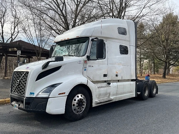 2022 Volvo VNL 760 - image 3