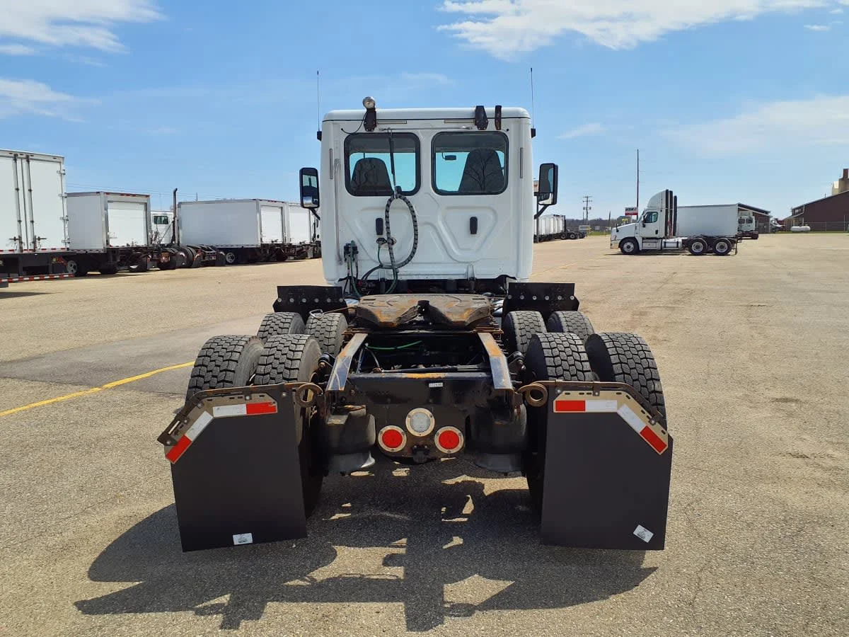 2018 Freightliner Cascadia - image 5