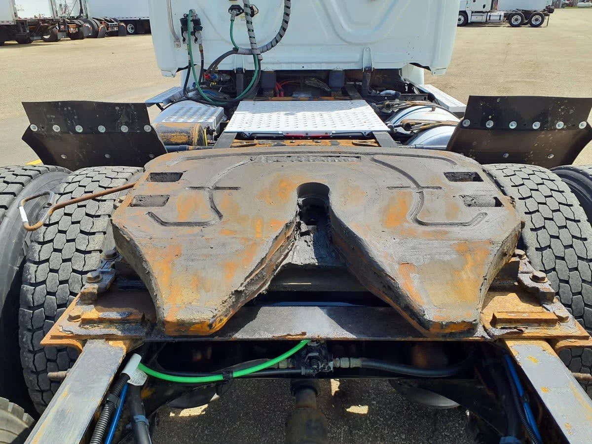 2018 Freightliner Cascadia - image 14