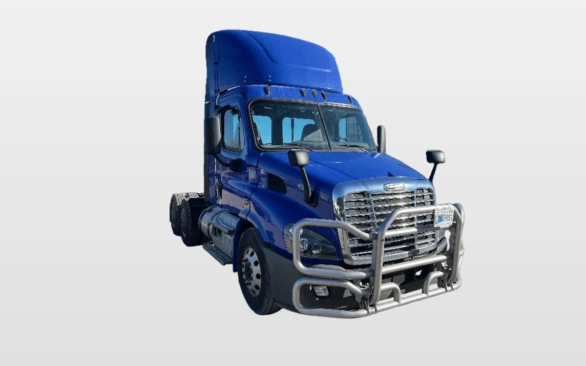 2020 Freightliner Cascadia - image 1