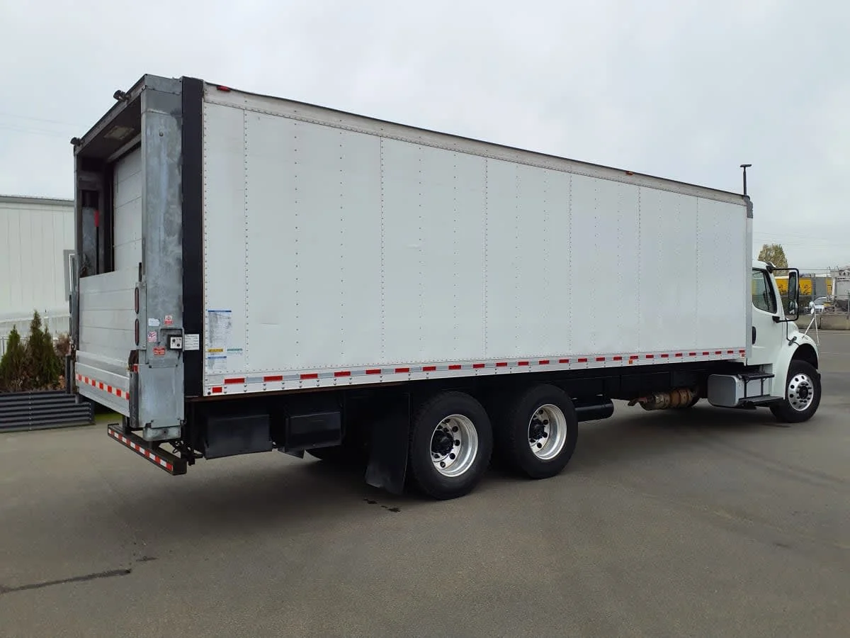 2018 Freightliner M2 106 - image 4