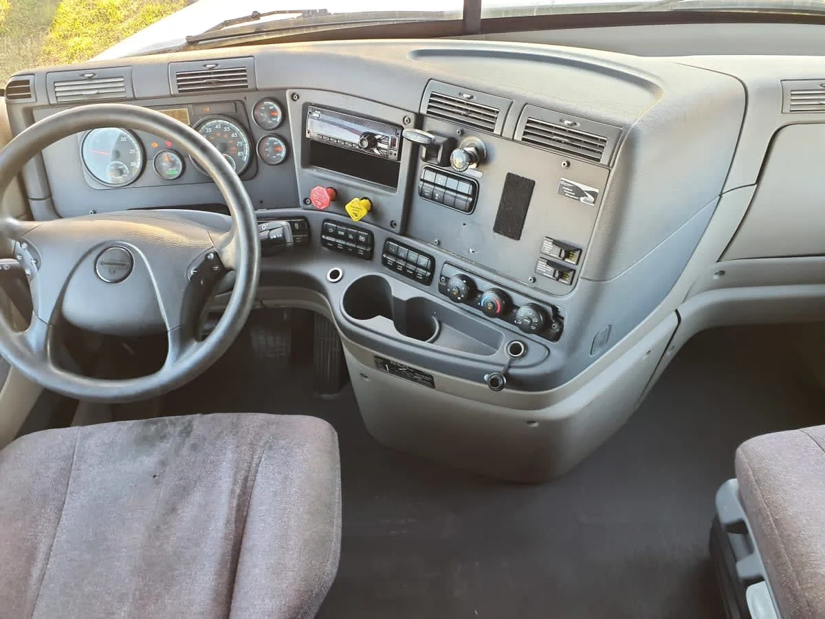 2019 Freightliner Cascadia - image 7