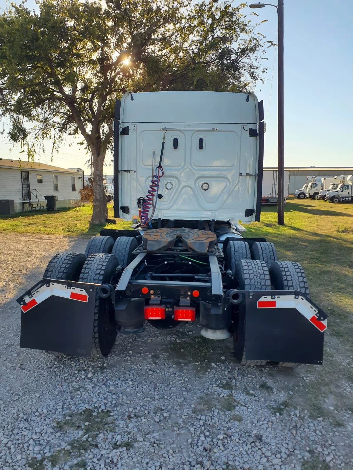 2019 Freightliner Cascadia - image 5