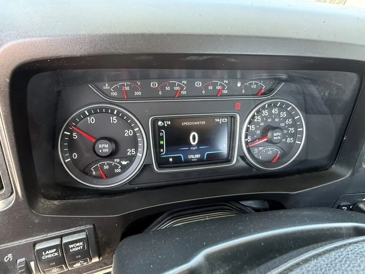2019 International LT in North Las Vegas, NV — photo 7