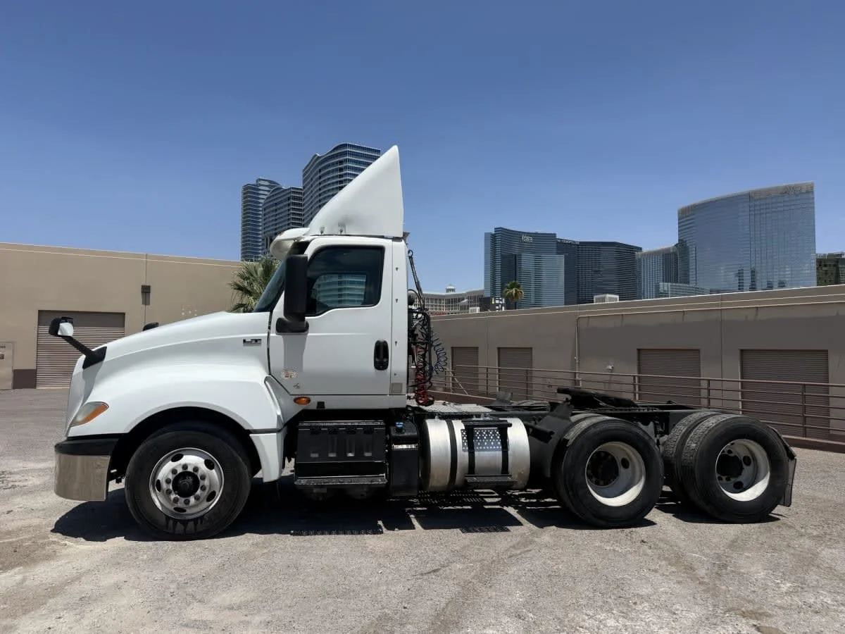 2019 International LT in North Las Vegas, NV — photo 3