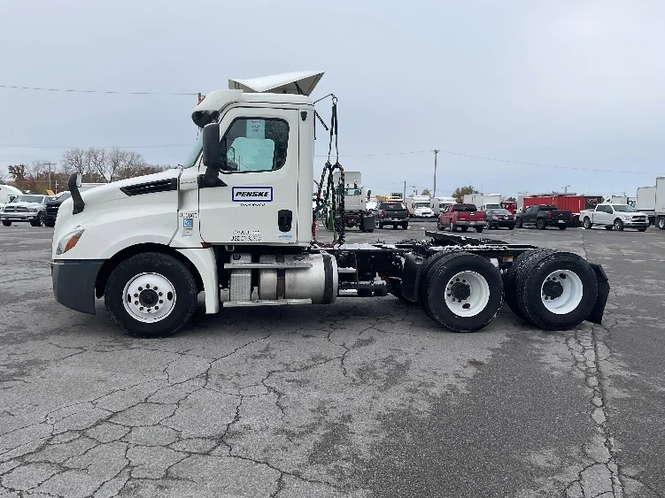 2019 Freightliner Cascadia in Elizabethtown, KY — photo 4