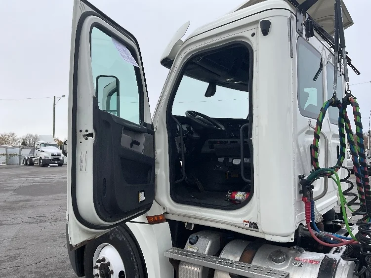 2019 Freightliner Cascadia in Elizabethtown, KY — photo 9