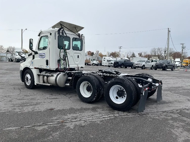 2019 Freightliner Cascadia in Elizabethtown, KY — photo 5