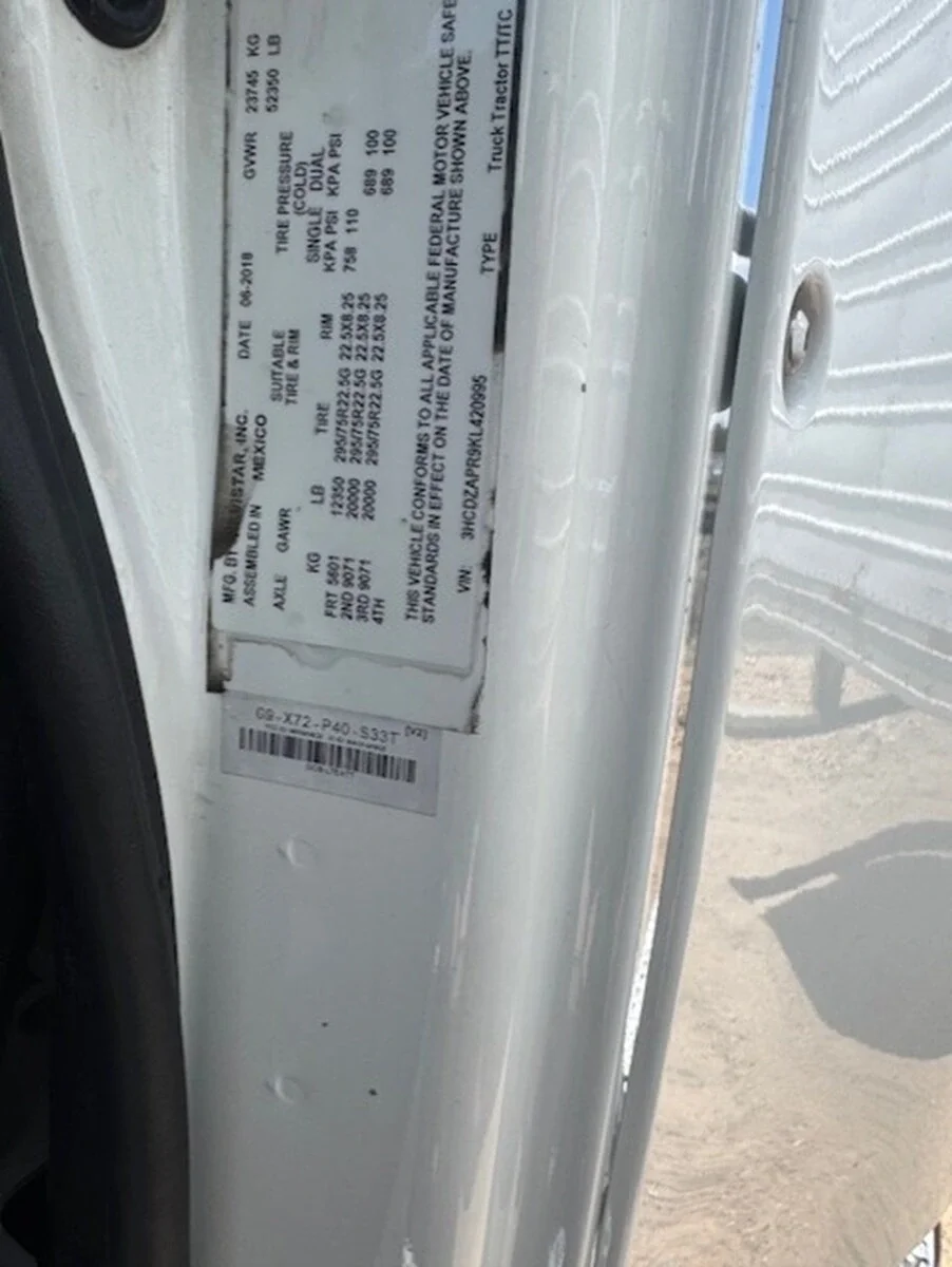 2019 International LT - image 10