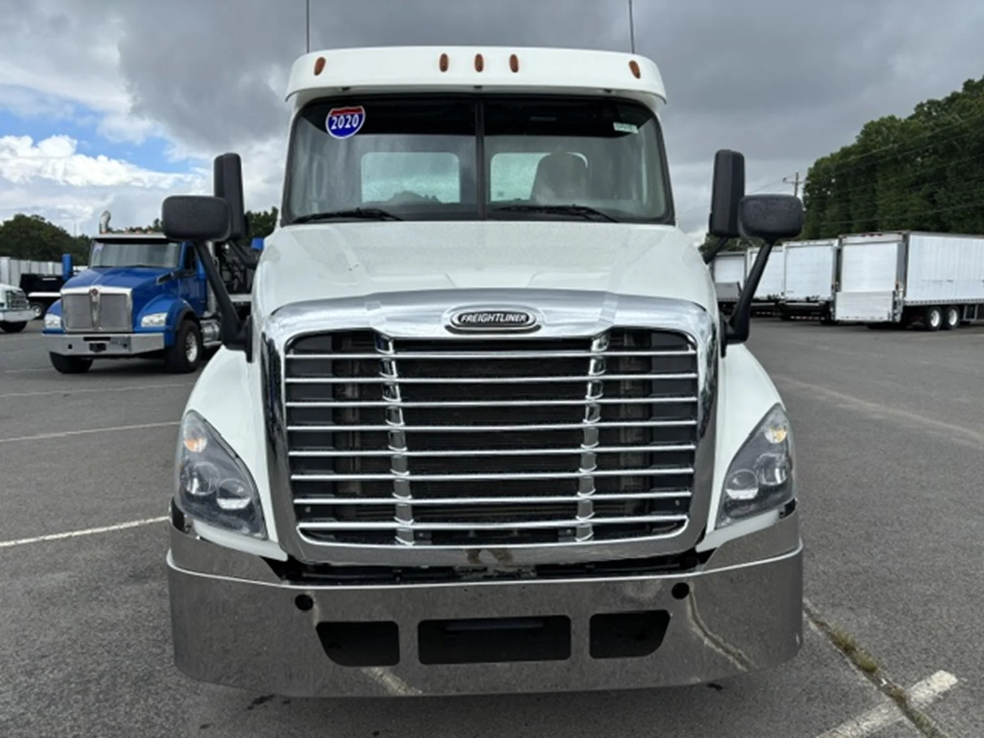 2020 Freightliner Cascadia in Weyers Cave, VA — photo 2