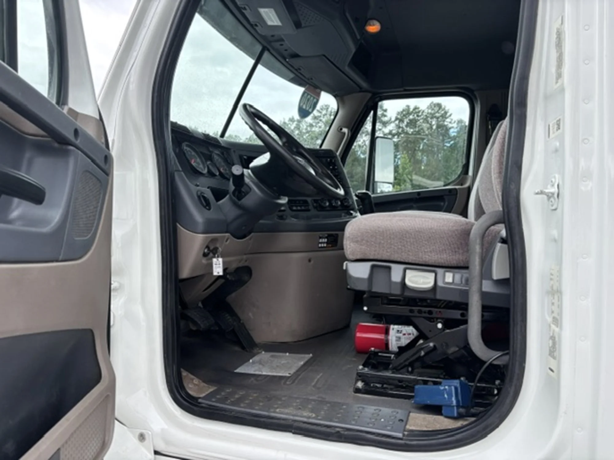 2020 Freightliner Cascadia in Weyers Cave, VA — photo 6