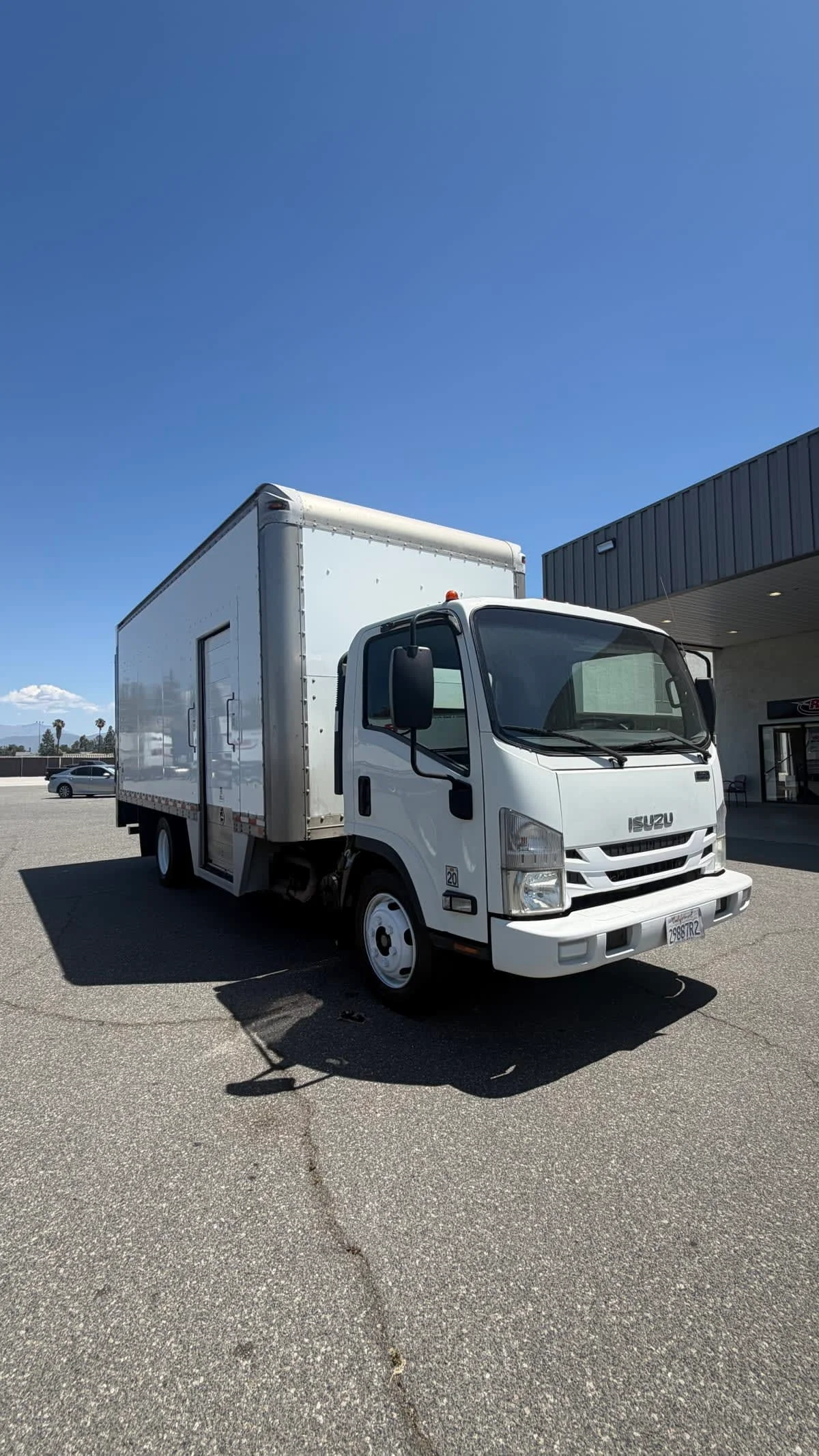 2019 Isuzu NRR in Pomona, CA — photo 3