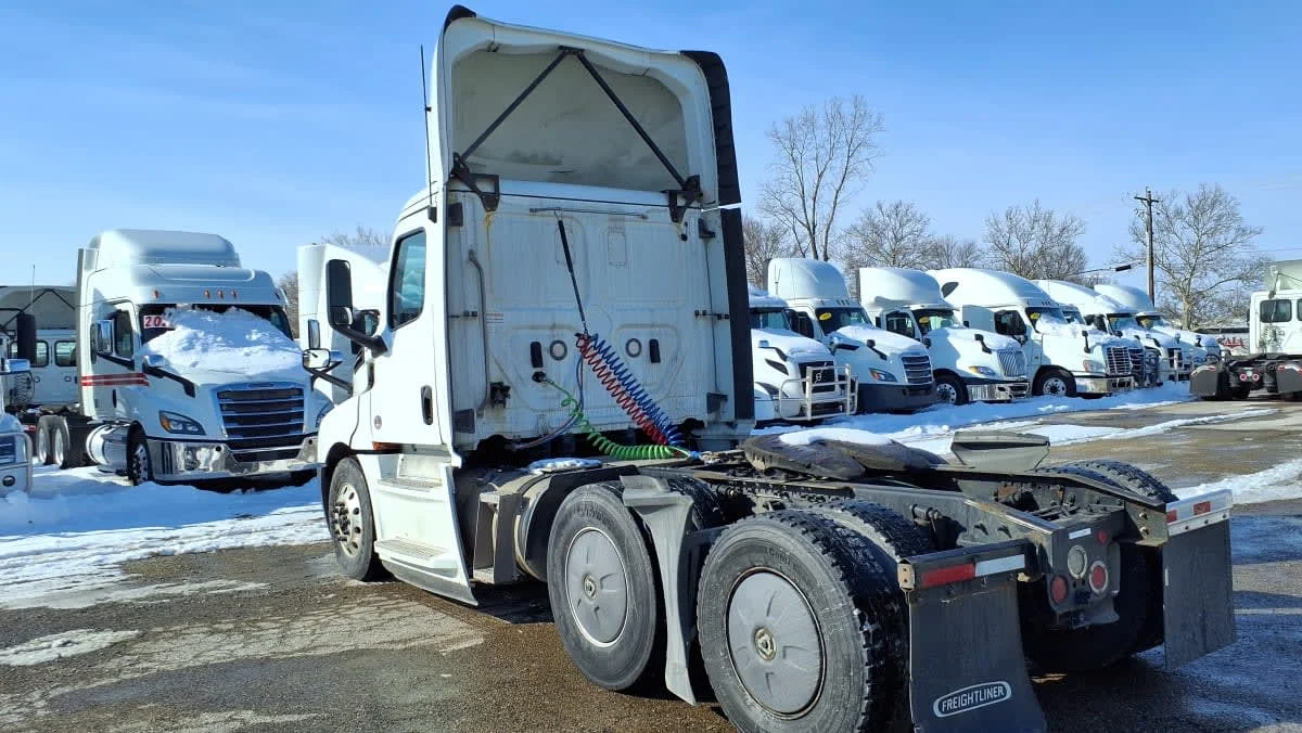 2019 Freightliner Cascadia - image 6