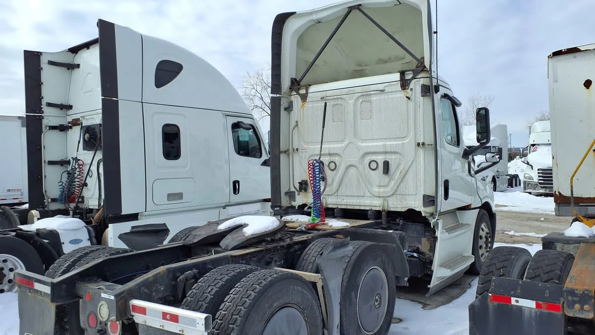 2019 Freightliner Cascadia - image 4