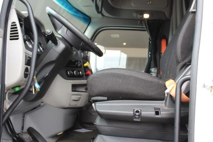 2020 Peterbilt 579 - image 9