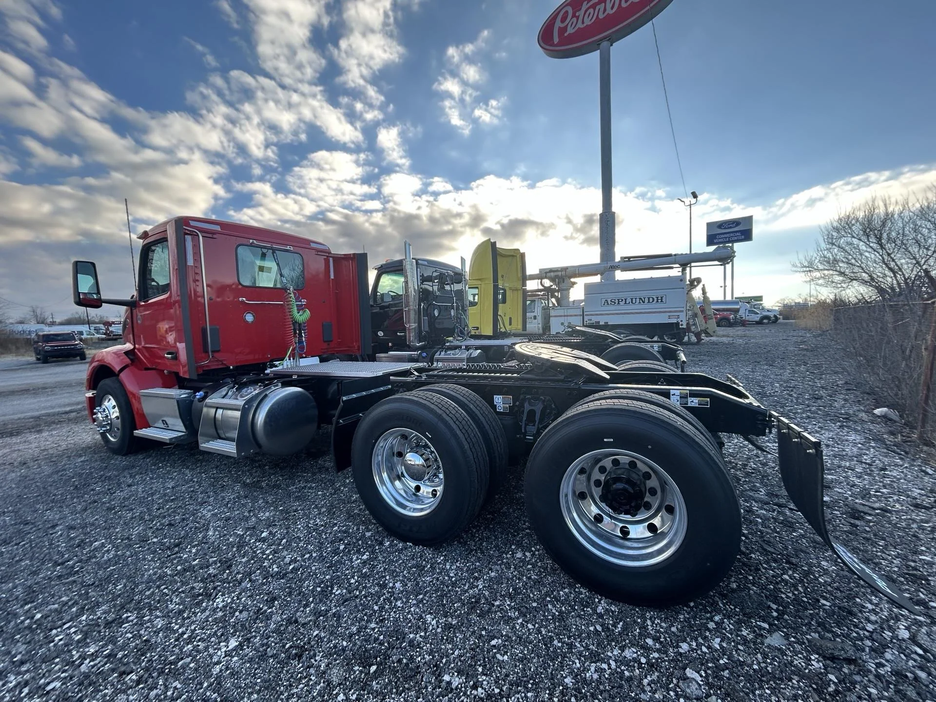 2027 Peterbilt 579 in Youngstown, OH — photo 3