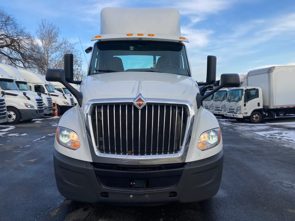 2019 International LT in Springfield, MA — photo 2
