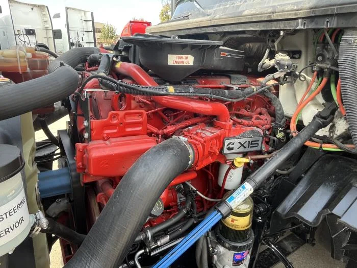 2021 International LT - image 10