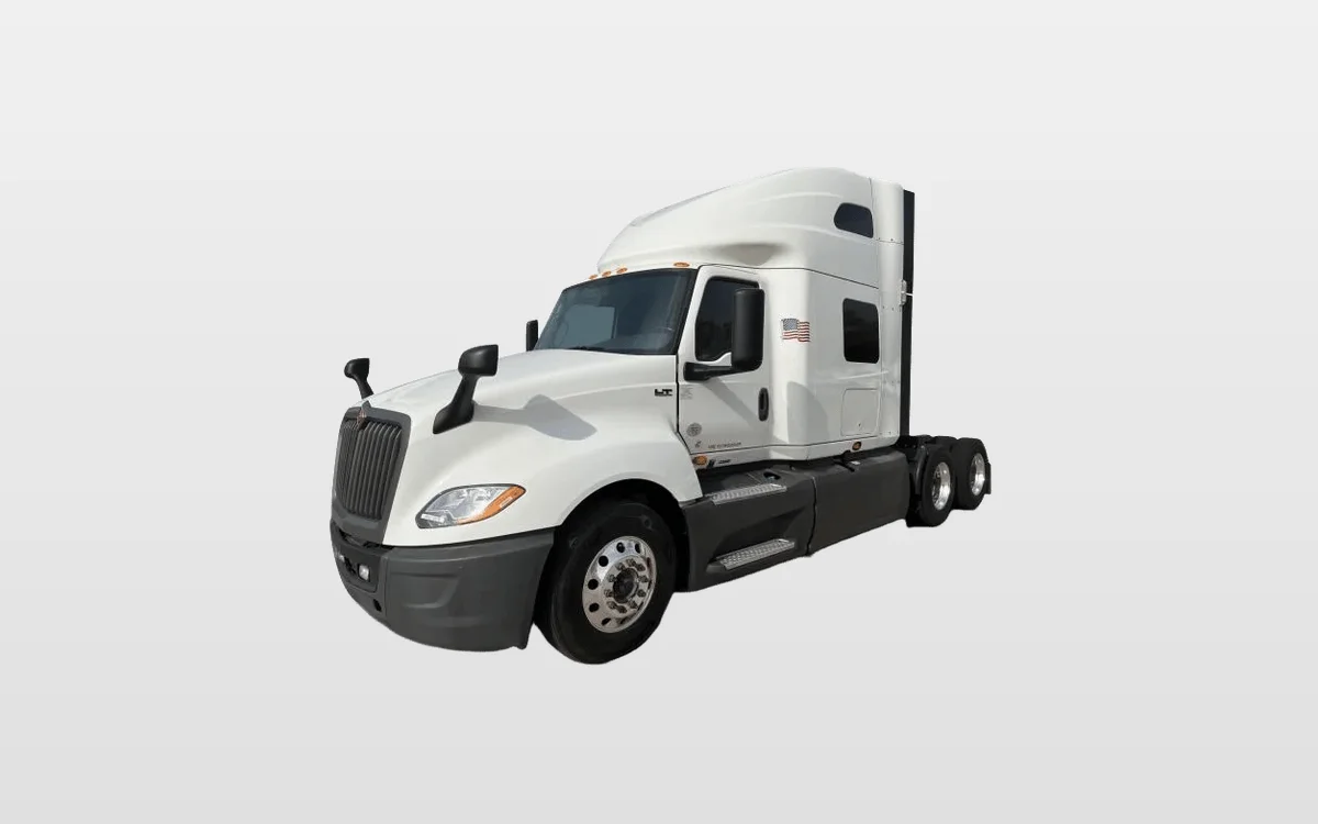 2021 International LT - image 1