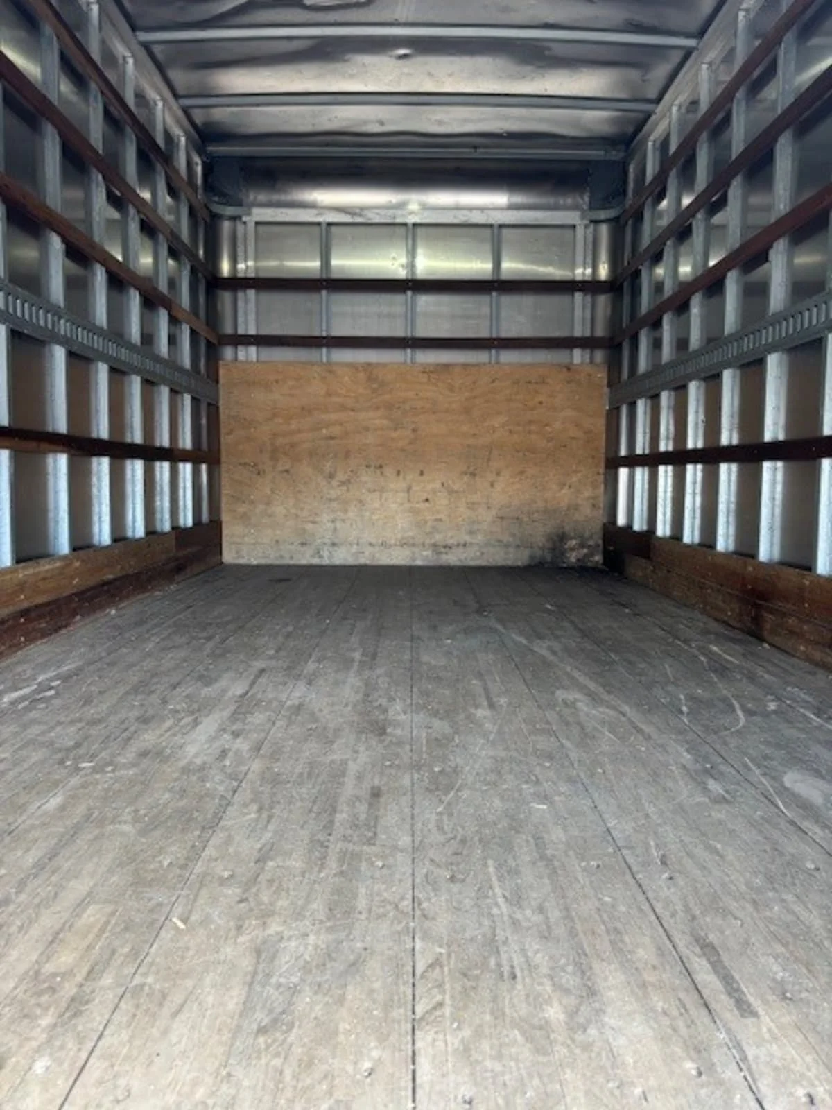 2019 Isuzu NPR - image 8