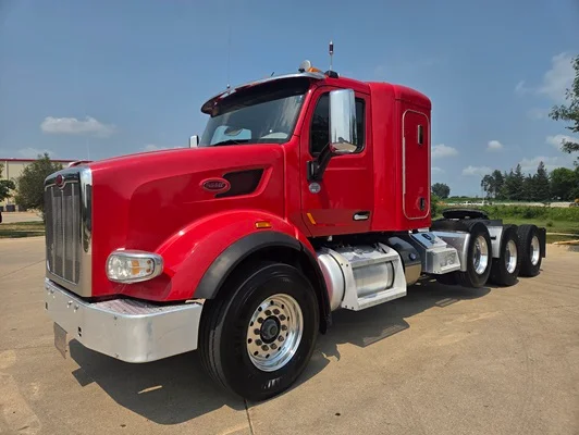 2020 Peterbilt 567 in Cedar Rapids, IA — photo 2