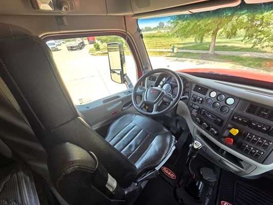 2020 Peterbilt 567 in Cedar Rapids, IA — photo 29