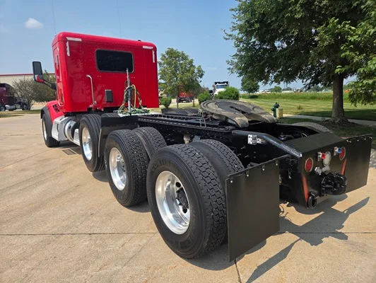 2020 Peterbilt 567 in Cedar Rapids, IA — photo 9