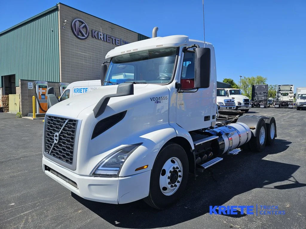2023 Volvo VNR 640