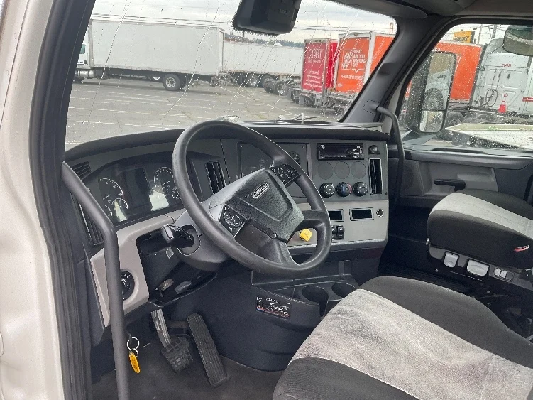2020 Freightliner Cascadia - image 10