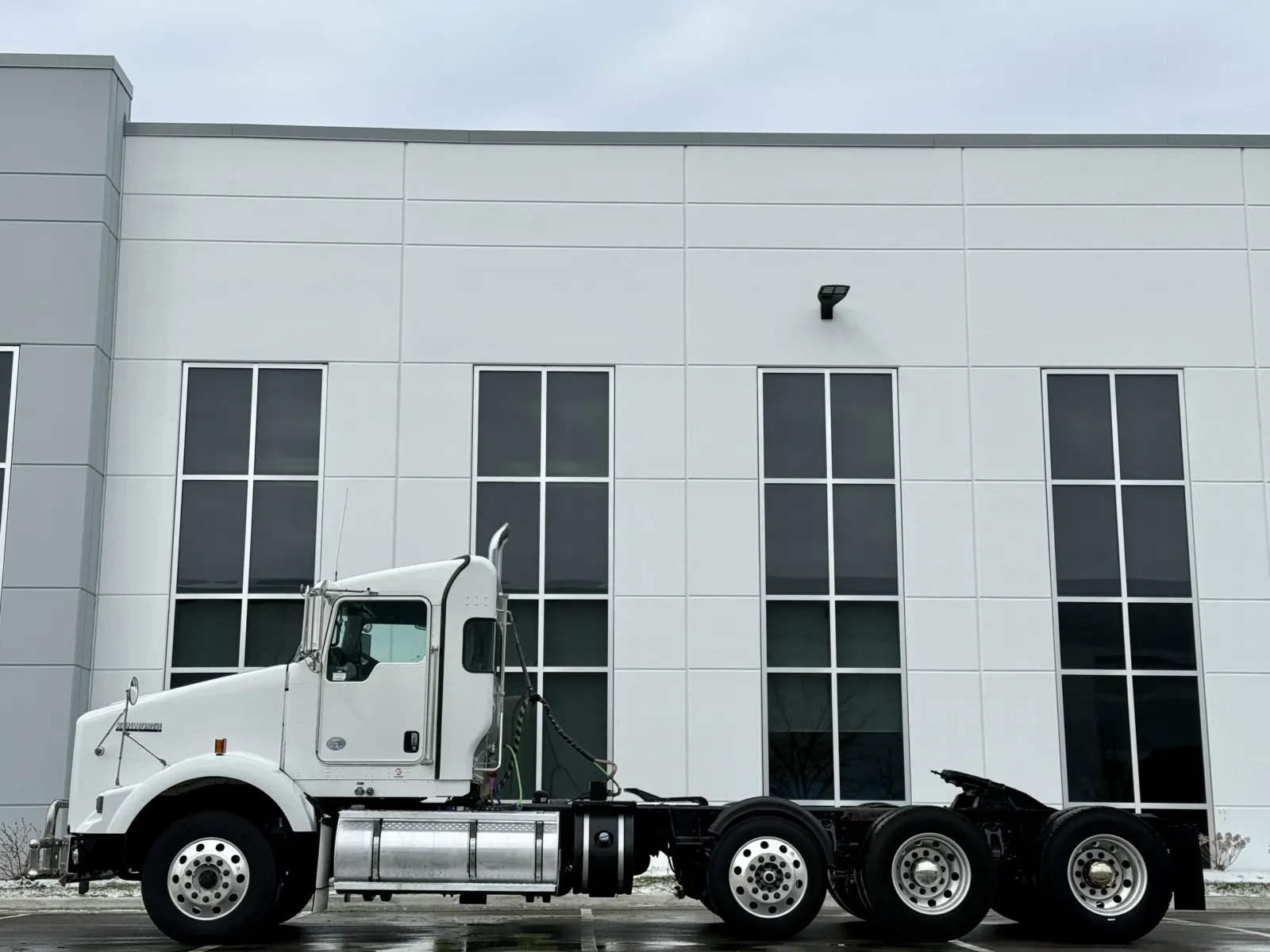 2019 Kenworth T800 - image 4