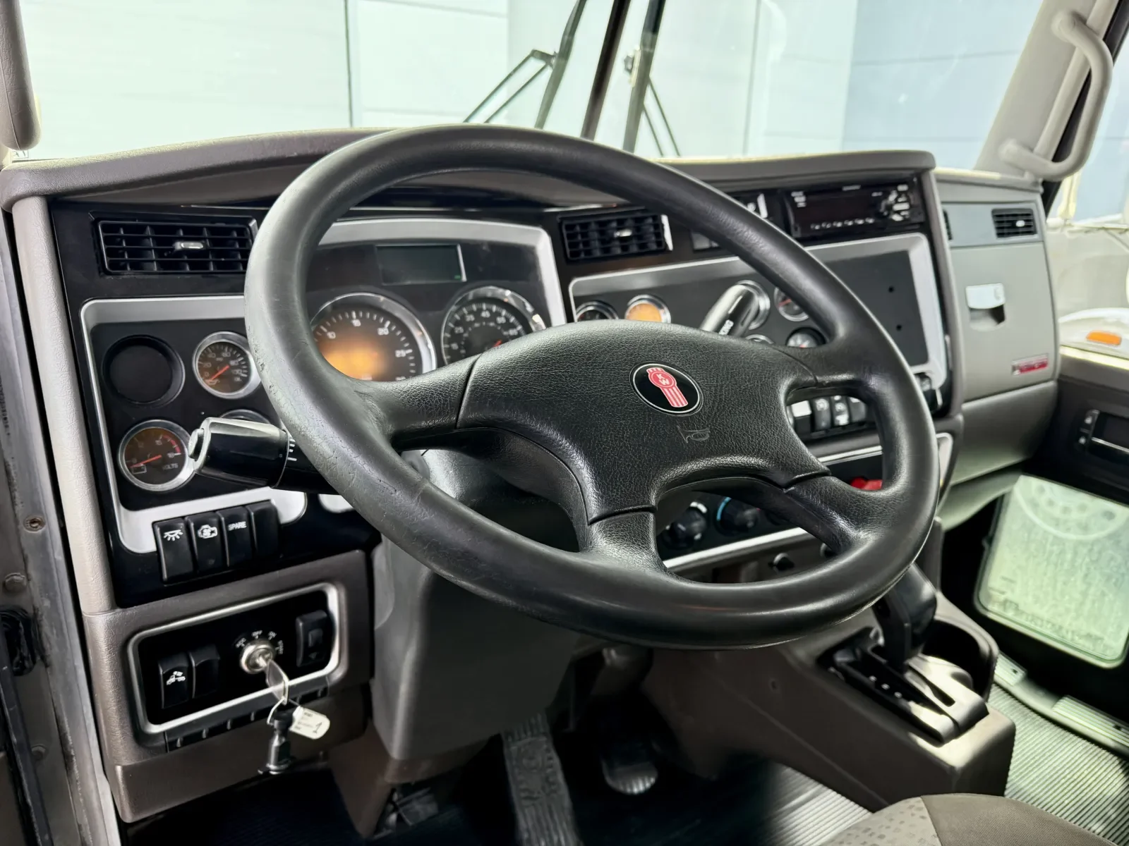 2019 Kenworth T800 - image 15