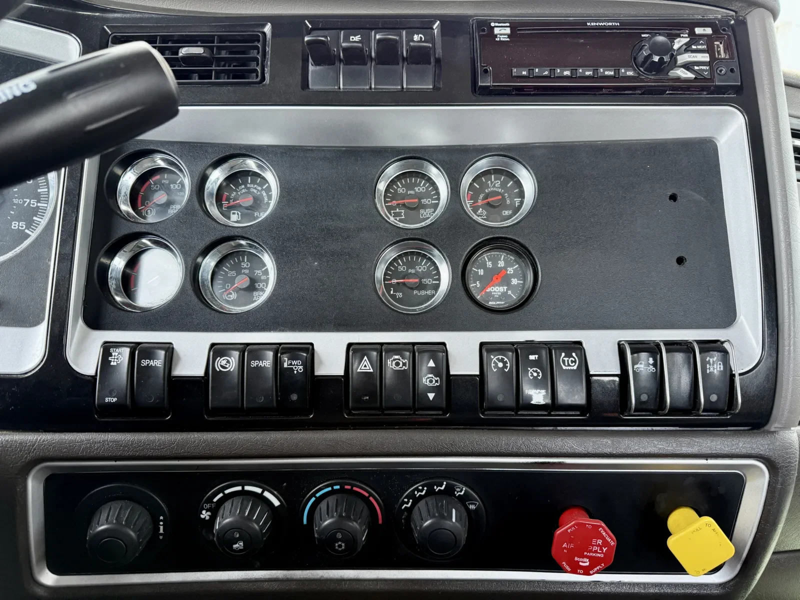 2019 Kenworth T800 - image 18