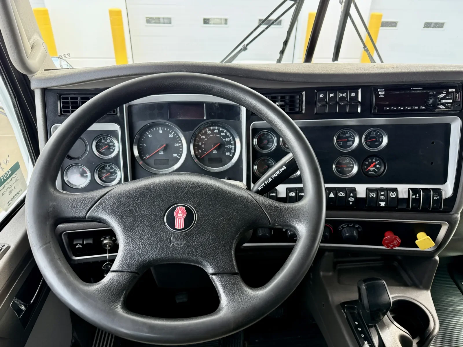 2019 Kenworth T800 - image 16