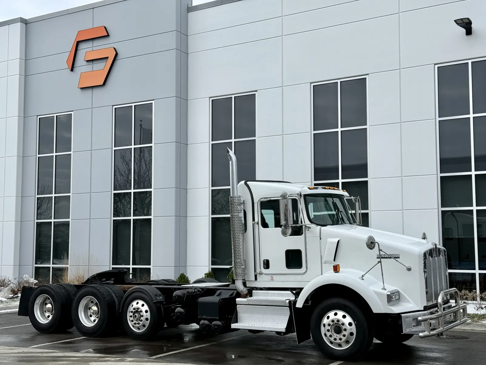 2019 Kenworth T800 - image 2