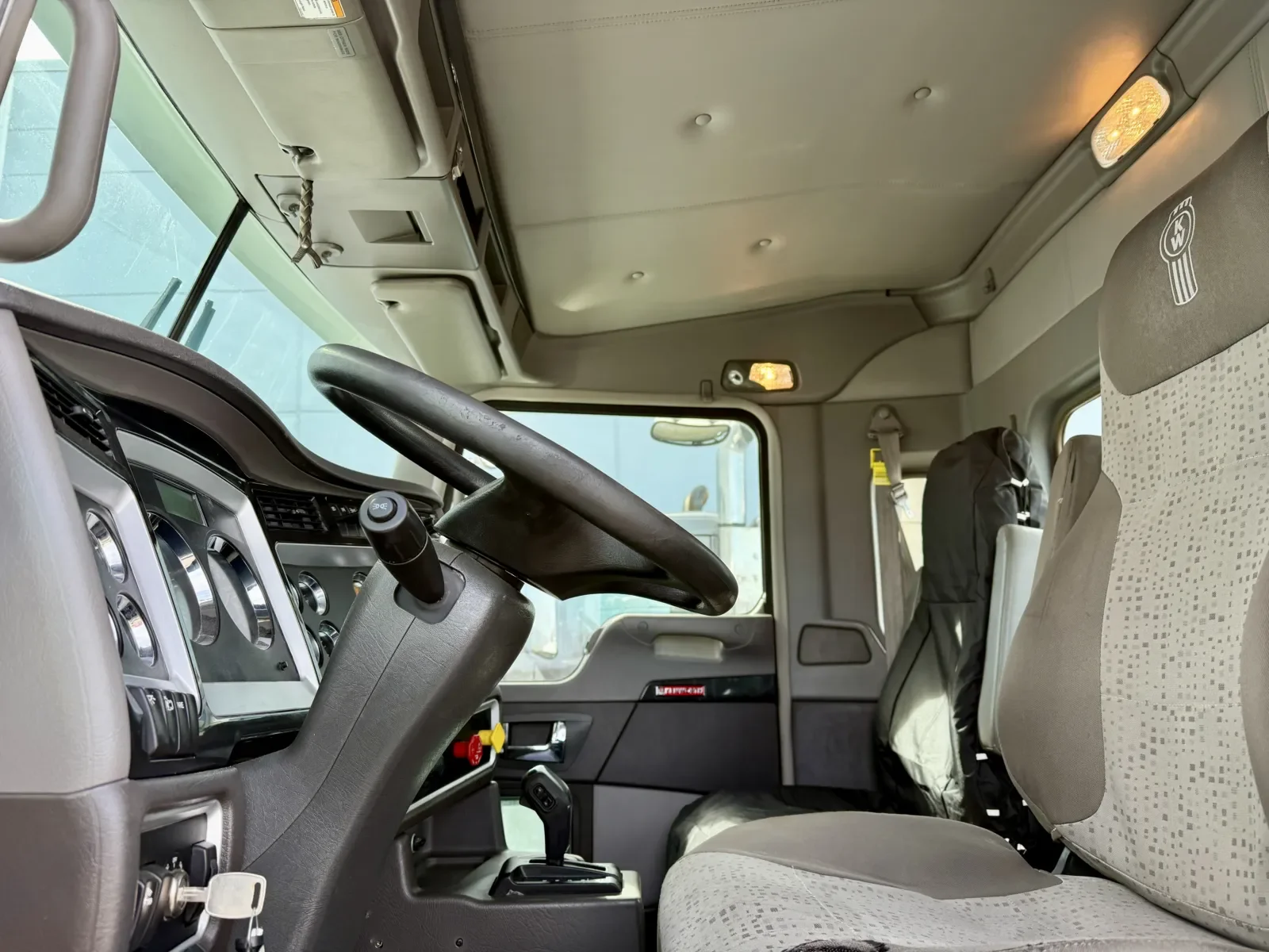 2019 Kenworth T800 in New Lenox, IL — photo 14