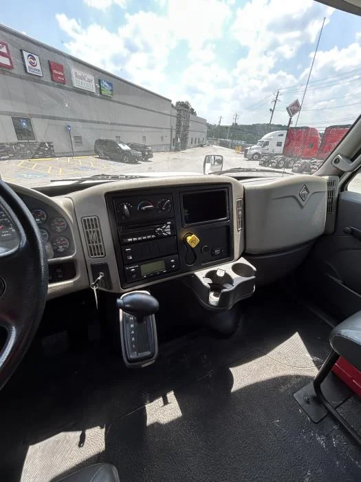 2019 International 4300 — photo 7