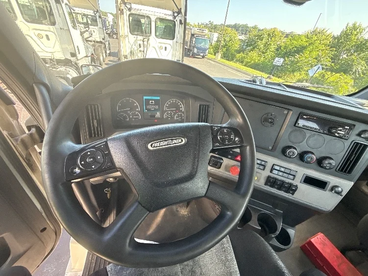 2019 Freightliner in Jessup, MD — photo 9