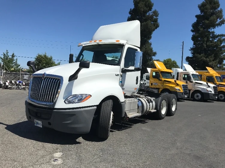 2019 International LT in West Sacramento, CA — photo 3