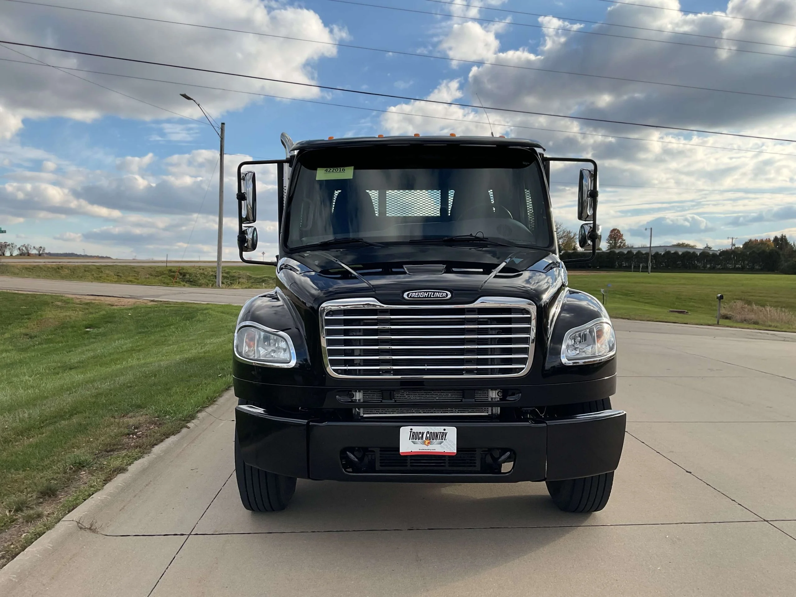 2017 Freightliner M2 106 in Cedar Rapids, IA — photo 2