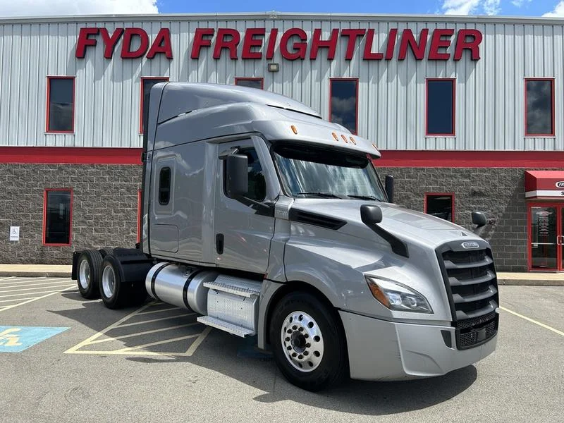 2022 Freightliner Cascadia in Pittsburgh, PA — photo 3