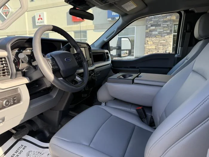 2027 Ford F-550 — photo 10