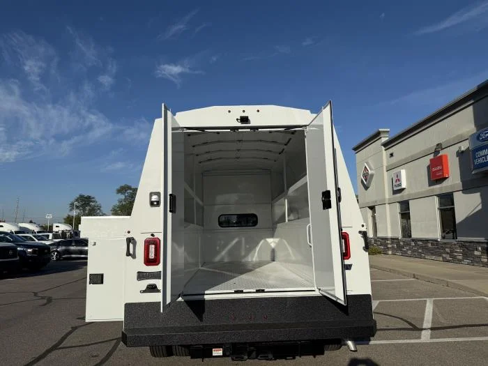 2027 Ford F-550 — photo 20