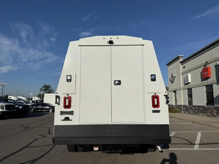 2027 Ford F-550 — photo 7