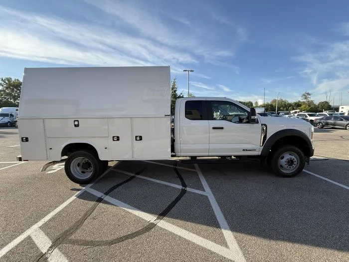 2027 Ford F-550 — photo 5