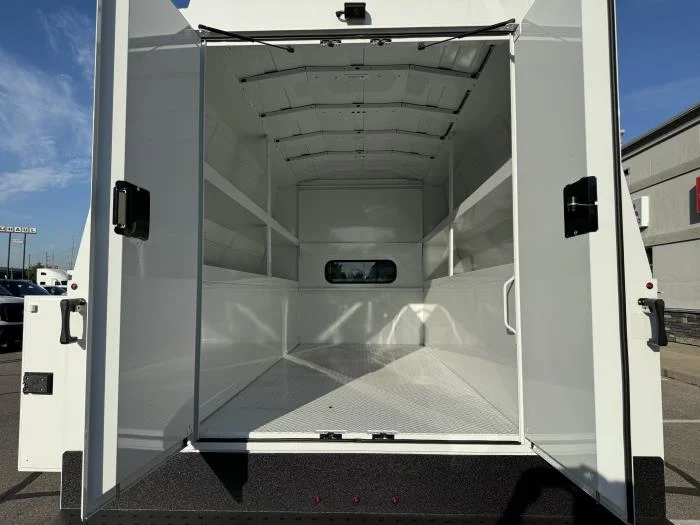 2027 Ford F-550 — photo 15