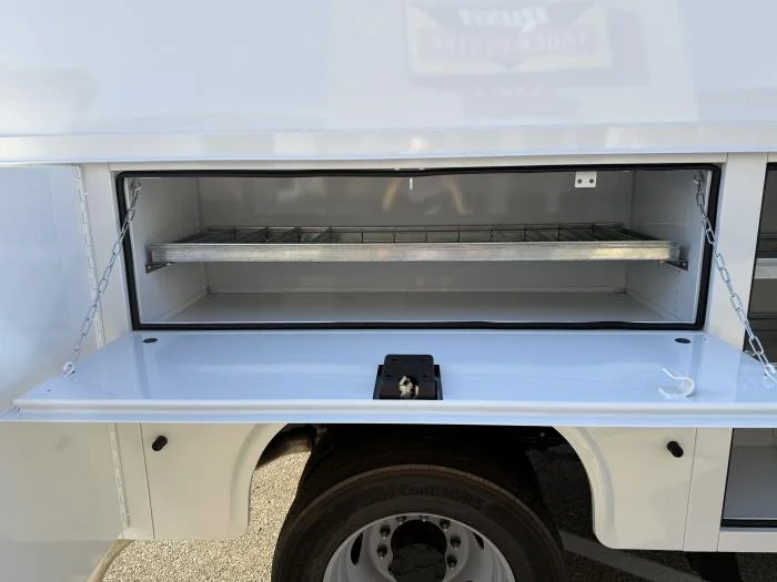2027 Ford F-550 — photo 18