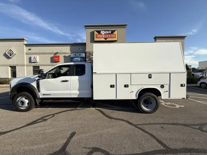 2027 Ford F-550 — photo 9