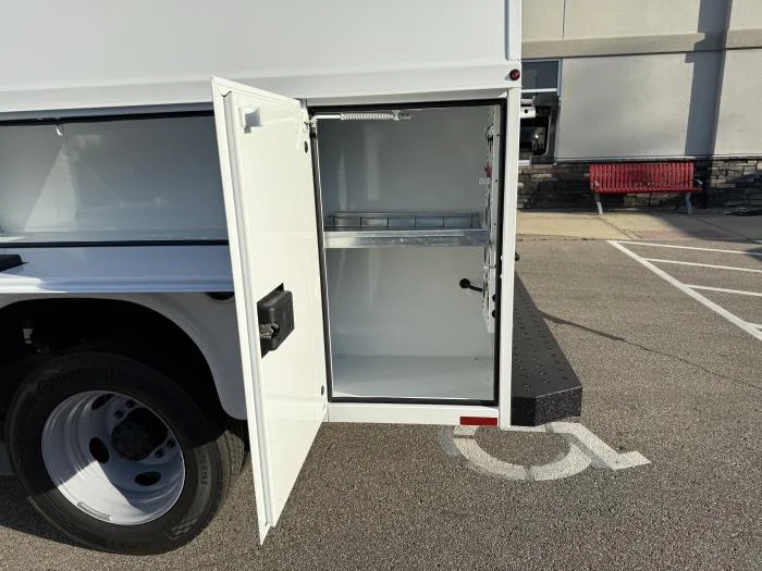 2027 Ford F-550 — photo 14